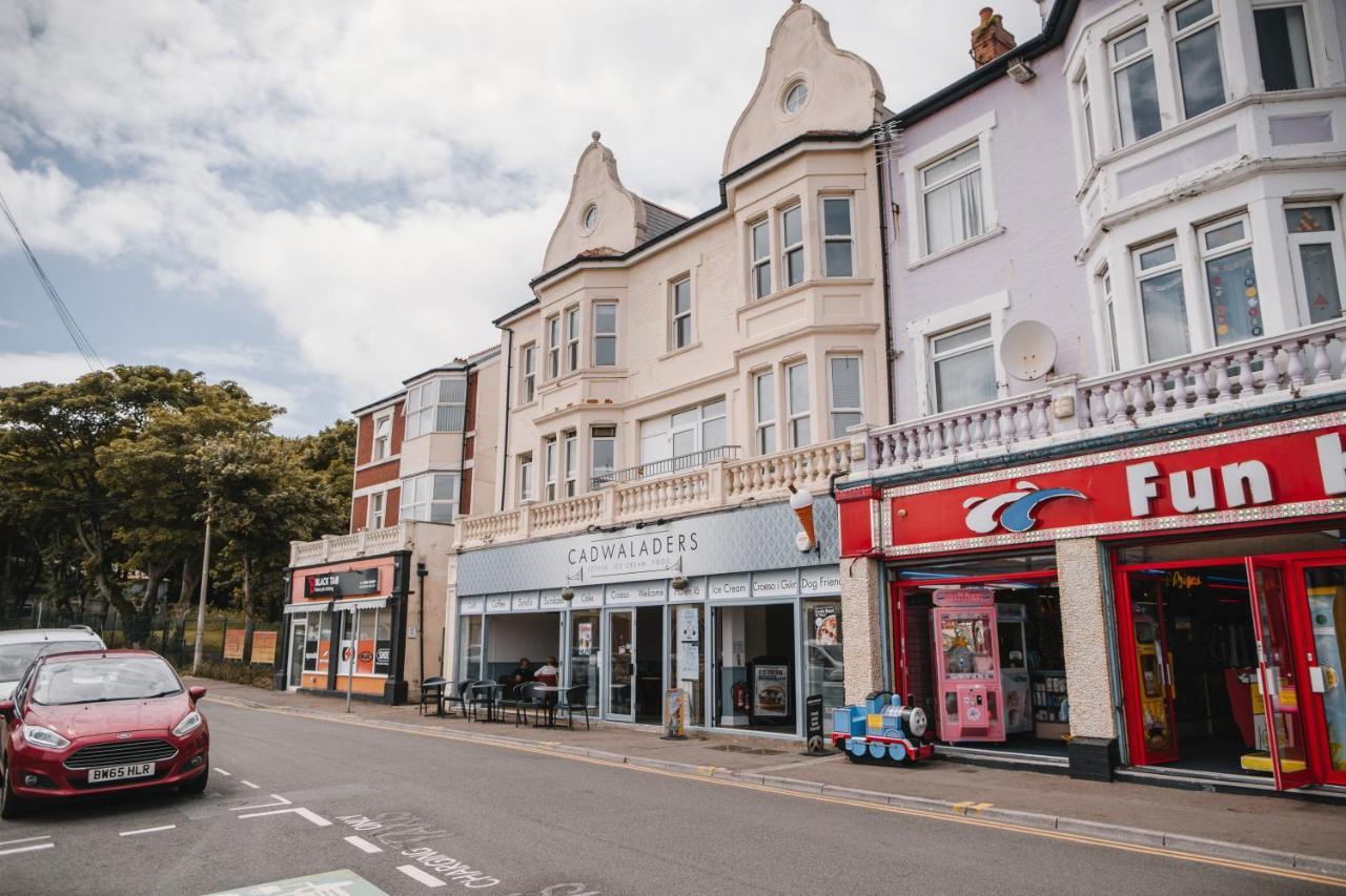 Barry Island Beachfront Apartment - Stunning Bay Views And Private Parking Eksteriør billede