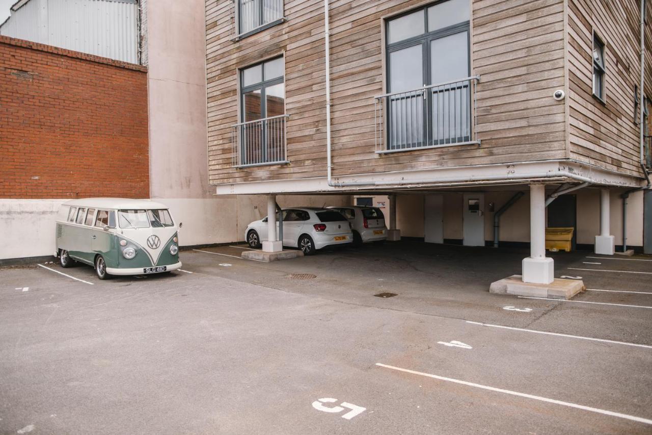 Barry Island Beachfront Apartment - Stunning Bay Views And Private Parking Eksteriør billede